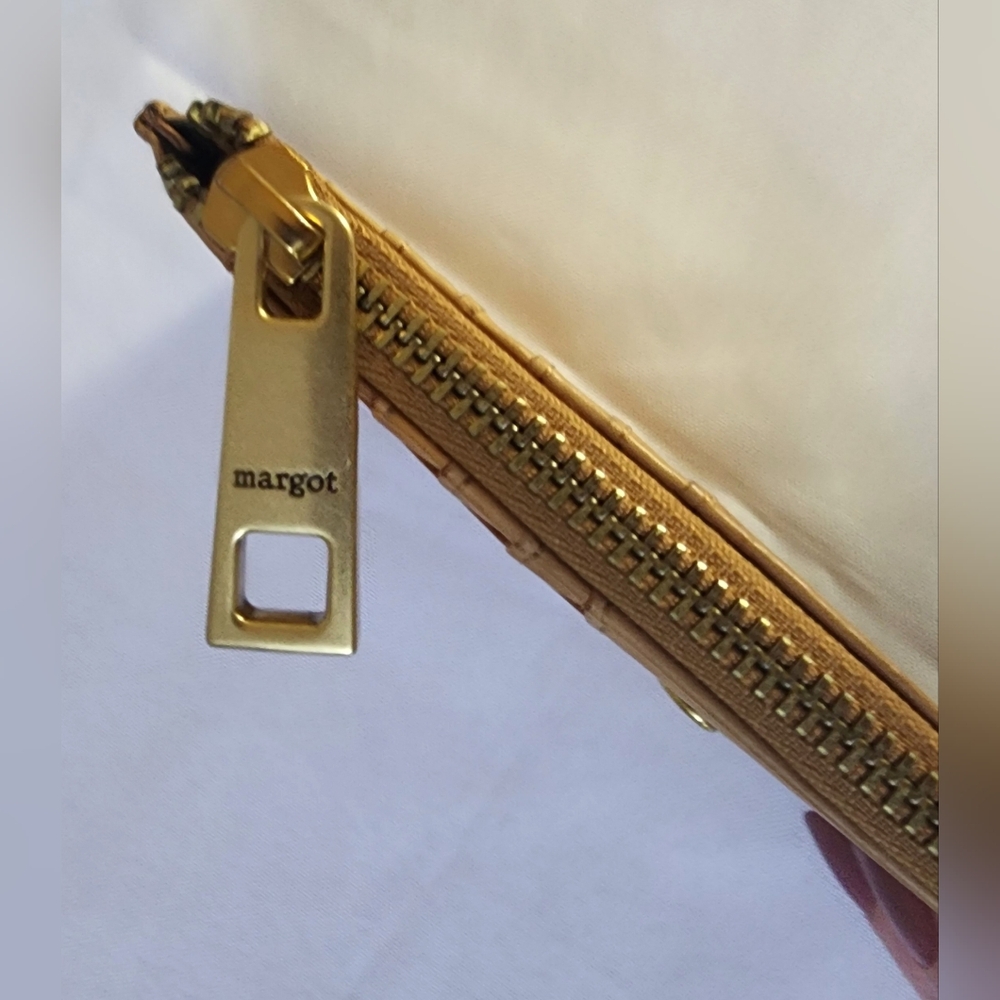 Margot New York Leather Card Case Wallet 12 Card Slot - Picture 2 of 13
